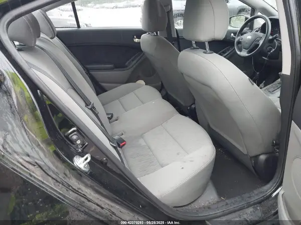 KNAFK4A66G5531406 2016 KIA FORTE - Image 8
