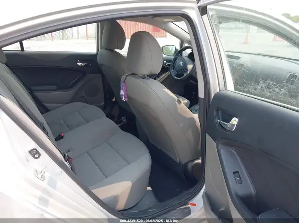 KNAFK4A66G5535486 2016 KIA FORTE - Image 8