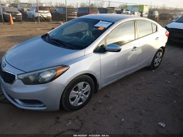 KNAFK4A66G5572196 2016 KIA FORTE - Image 2