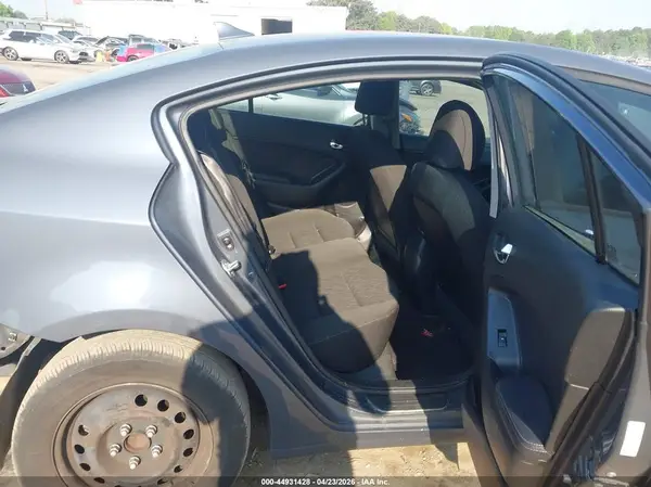 KNAFK4A66G5572599 2016 KIA FORTE - Image 8