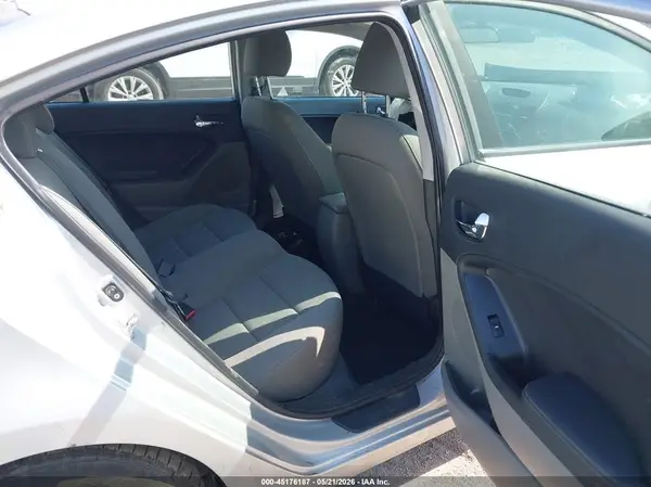KNAFK4A66G5573784 2016 KIA FORTE - Image 8