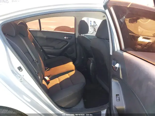 KNAFK4A66G5580699 2016 KIA FORTE - Image 8