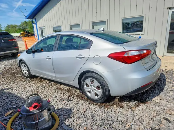 KNAFK4A66G5596546 2016 KIA FORTE - Image 2