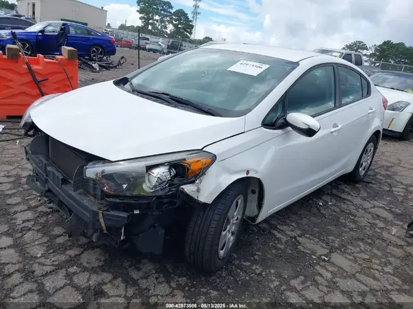 KNAFK4A66G5604158 2016 KIA FORTE - Image 2