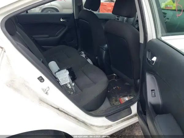 KNAFK4A66G5604158 2016 KIA FORTE - Image 8