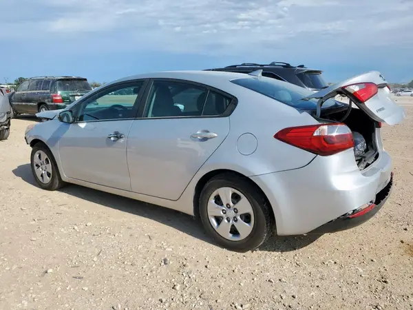 KNAFK4A66G5605794 2016 KIA FORTE - Image 2