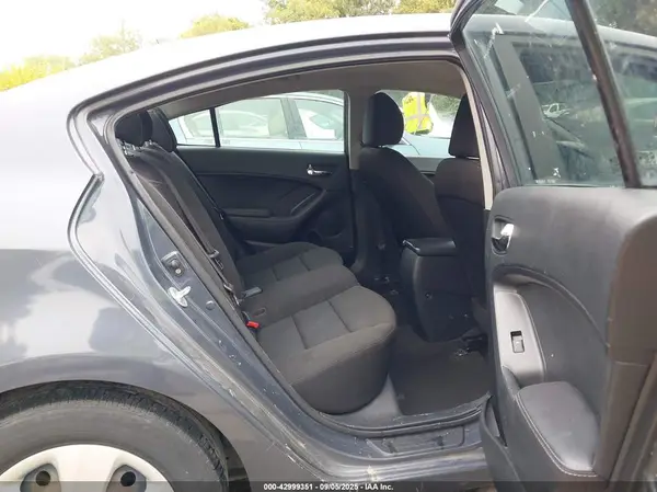 KNAFK4A66G5610008 2016 KIA FORTE - Image 8