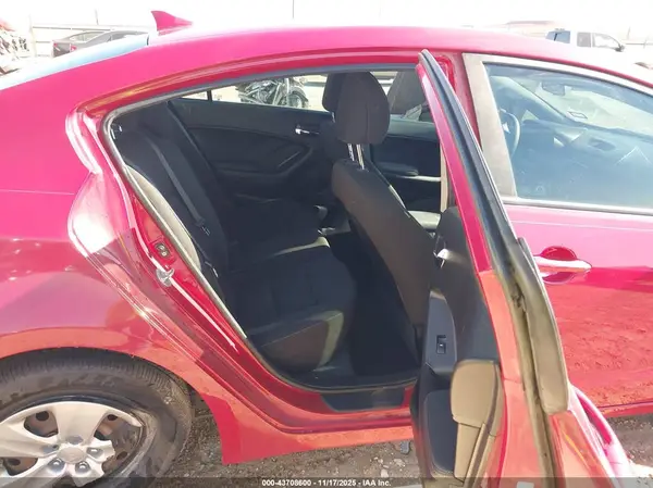 KNAFK4A66G5610039 2016 KIA FORTE - Image 8