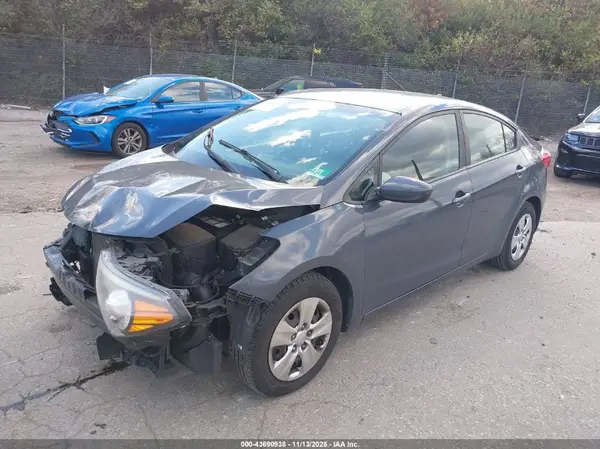 KNAFK4A66G5610672 2016 KIA FORTE - Image 2