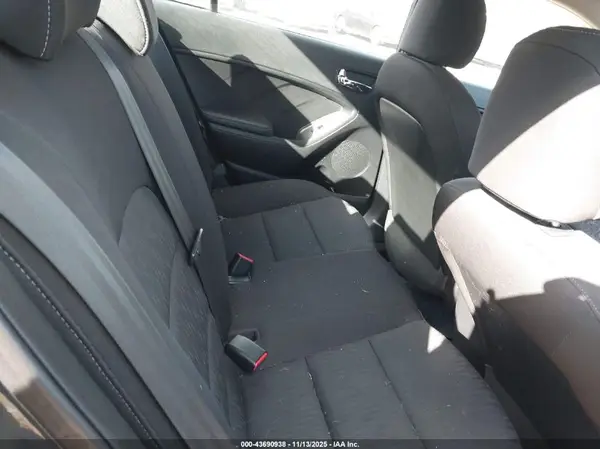 KNAFK4A66G5610672 2016 KIA FORTE - Image 8