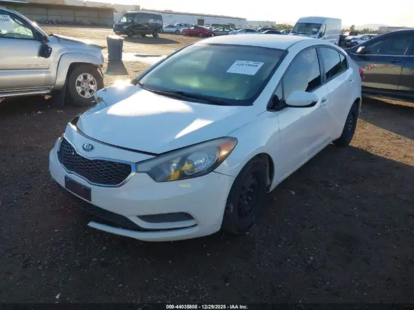 KNAFK4A66G5611840 2016 KIA FORTE - Image 2