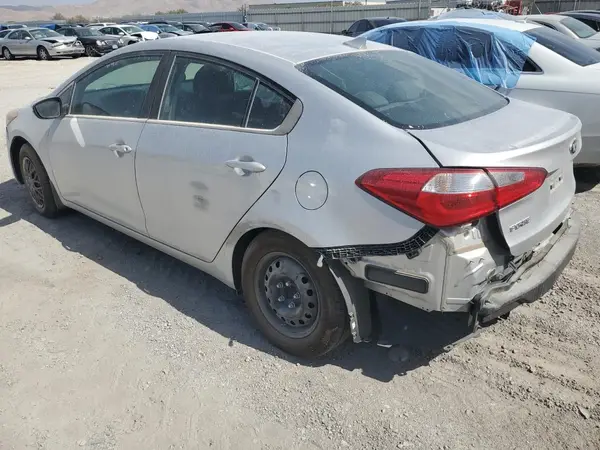 KNAFK4A66G5614611 2016 KIA FORTE - Image 2