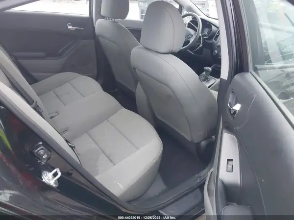 KNAFK4A66G5615404 2016 KIA FORTE - Image 8