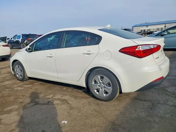 KNAFK4A66G5616567 2016 KIA FORTE - Image 2
