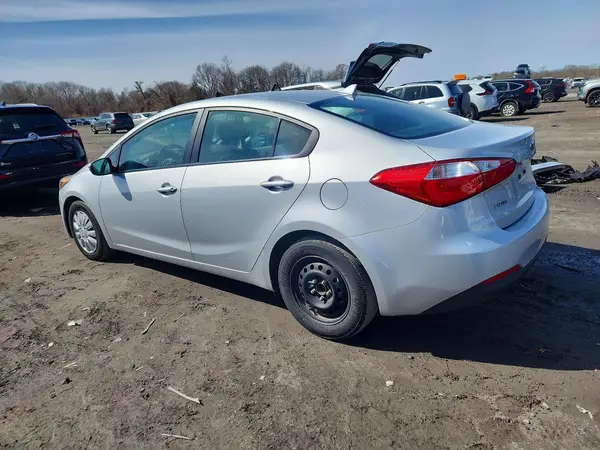 KNAFK4A67G5445196 2016 KIA FORTE - Image 2
