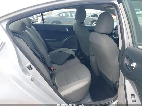 KNAFK4A67G5464511 2016 KIA FORTE - Image 8