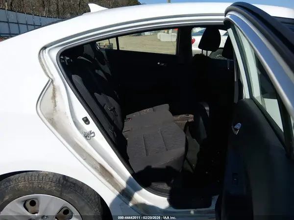 KNAFK4A67G5488226 2016 KIA FORTE - Image 8