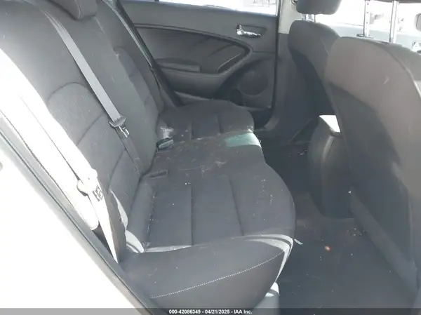 KNAFK4A67G5492812 2016 KIA FORTE - Image 8