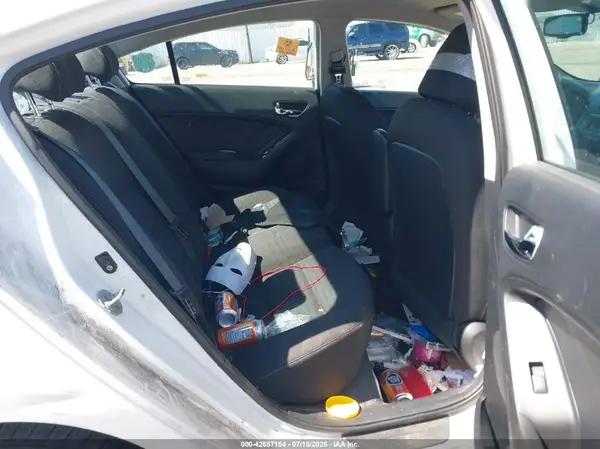 KNAFK4A67G5496262 2016 KIA FORTE - Image 8