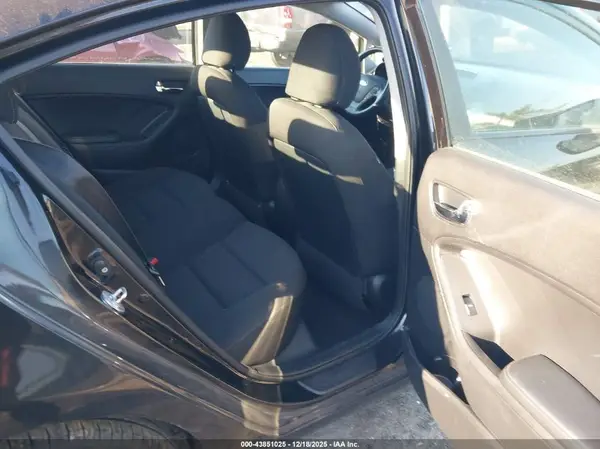 KNAFK4A67G5496777 2016 KIA FORTE - Image 8