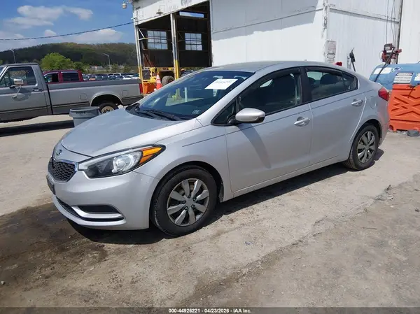 KNAFK4A67G5524044 2016 KIA FORTE - Image 2