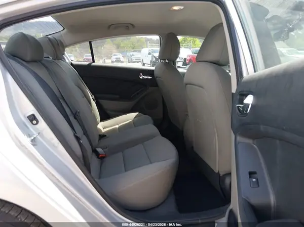 KNAFK4A67G5524044 2016 KIA FORTE - Image 8