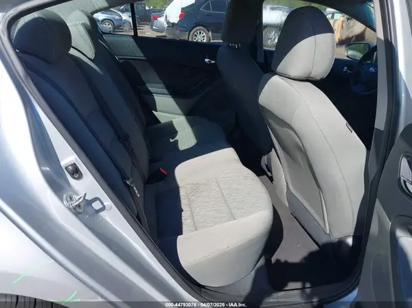 KNAFK4A67G5525047 2016 KIA FORTE - Image 8