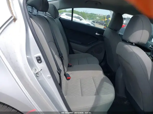 KNAFK4A67G5527901 2016 KIA FORTE - Image 8