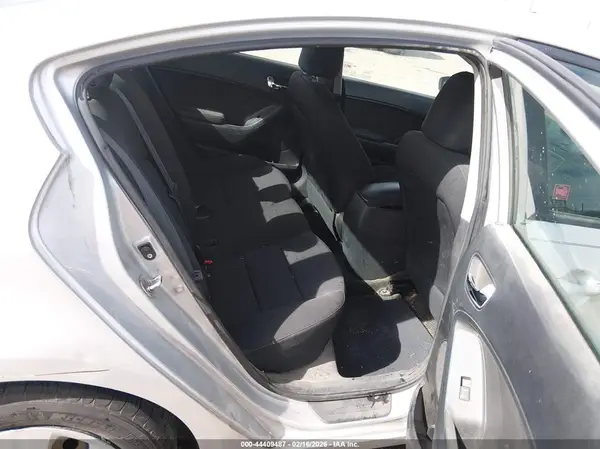 KNAFK4A67G5550224 2016 KIA FORTE - Image 8