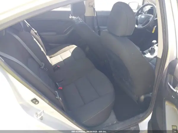 KNAFK4A67G5551423 2016 KIA FORTE - Image 8