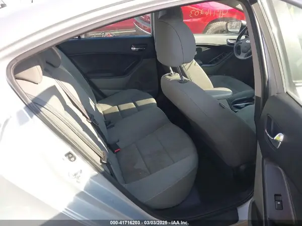 KNAFK4A67G5555214 2016 KIA FORTE - Image 8