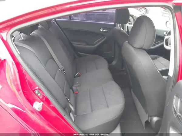 KNAFK4A67G5559621 2016 KIA FORTE - Image 8