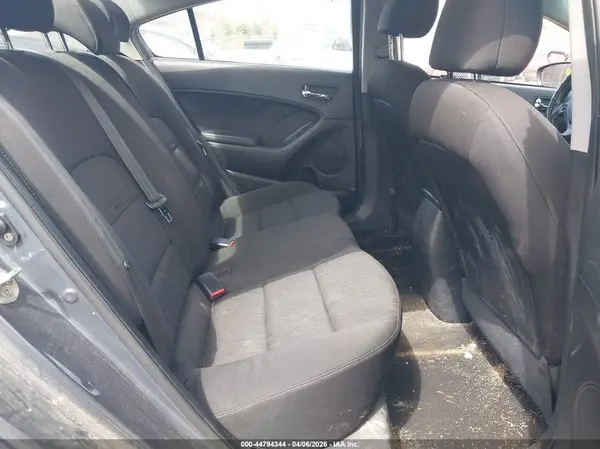 KNAFK4A67G5564169 2016 KIA FORTE - Image 8