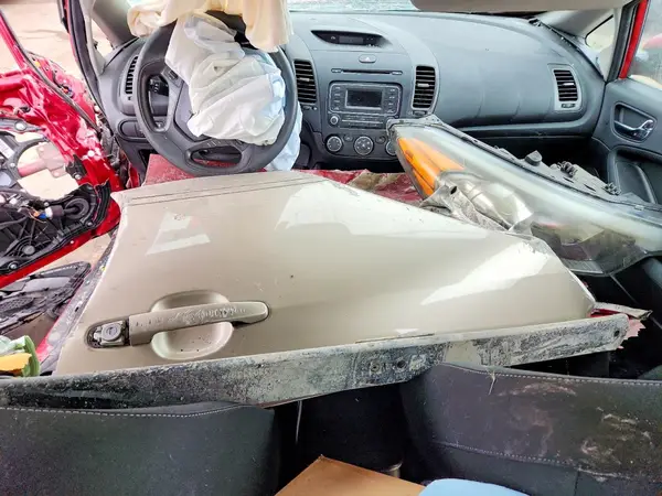 KNAFK4A67G5568013 2016 KIA FORTE - Image 8