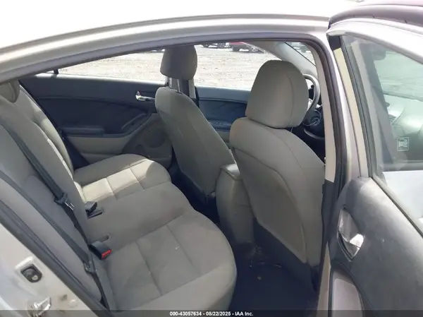 KNAFK4A67G5569002 2016 KIA FORTE - Image 8