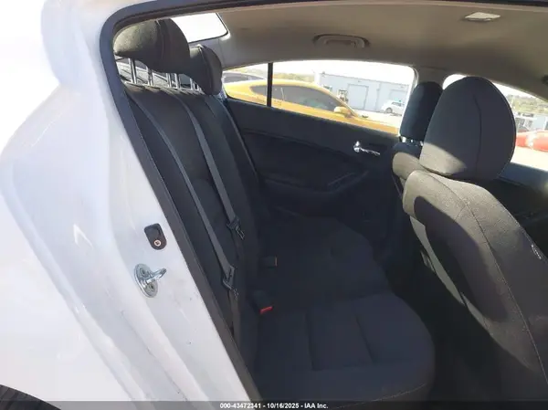 KNAFK4A67G5575334 2016 KIA FORTE - Image 8