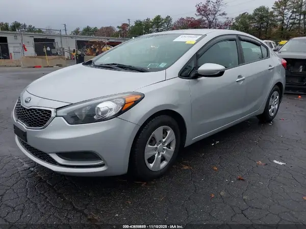 KNAFK4A67G5576225 2016 KIA FORTE - Image 2