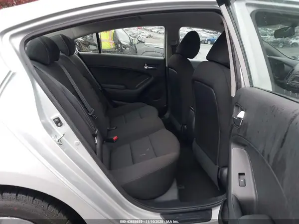 KNAFK4A67G5576225 2016 KIA FORTE - Image 8