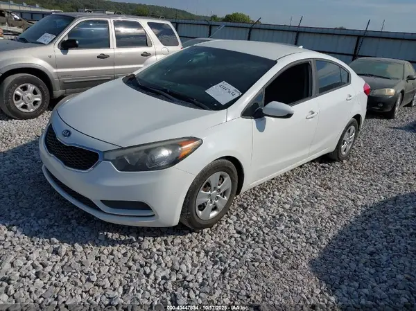 KNAFK4A67G5576838 2016 KIA FORTE - Image 2