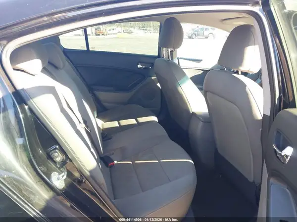 KNAFK4A67G5579206 2016 KIA FORTE - Image 8