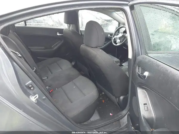 KNAFK4A67G5583739 2016 KIA FORTE - Image 8