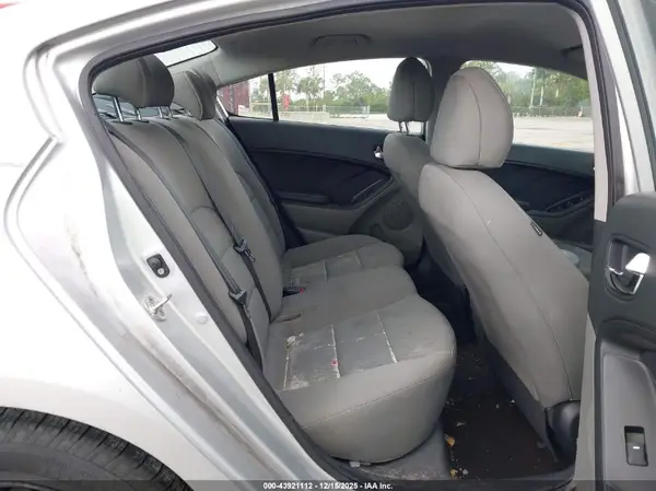 KNAFK4A67G5594935 2016 KIA FORTE - Image 8