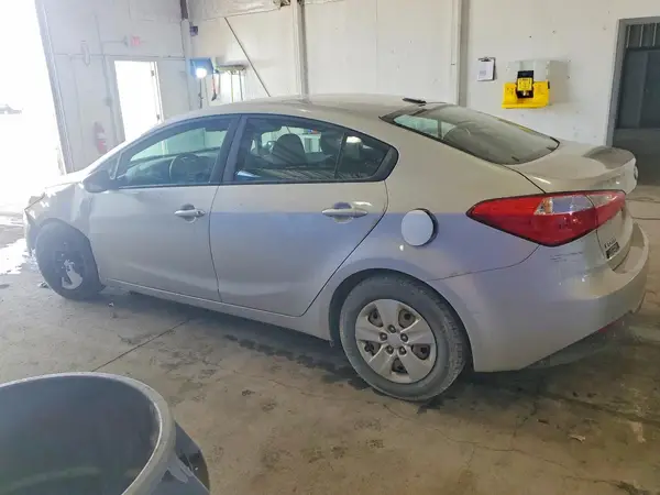 KNAFK4A67G5596524 2016 KIA FORTE - Image 2