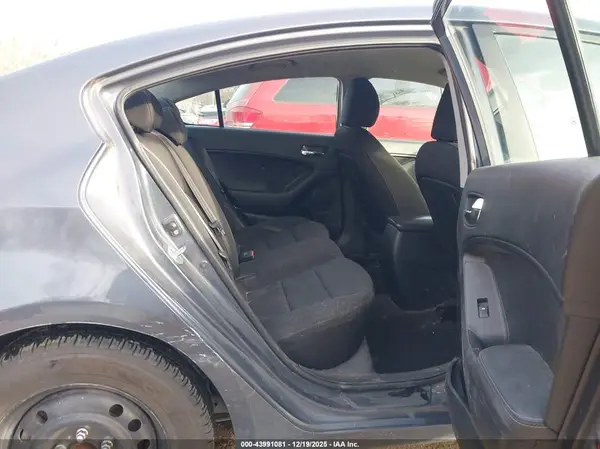 KNAFK4A67G5606050 2016 KIA FORTE - Image 8
