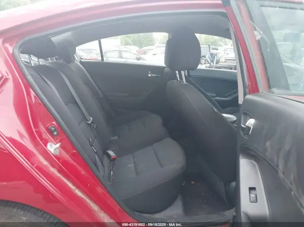 KNAFK4A67G5611586 2016 KIA FORTE - Image 8