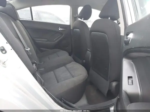 KNAFK4A67G5613516 2016 KIA FORTE - Image 8