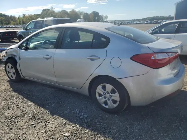 KNAFK4A67G5613614 2016 KIA FORTE - Image 2