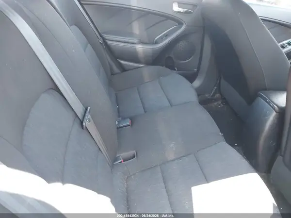 KNAFK4A67G5613628 2016 KIA FORTE - Image 8