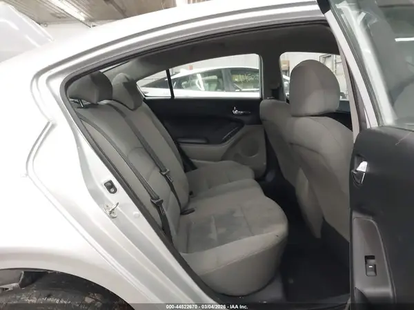KNAFK4A67G5613774 2016 KIA FORTE - Image 8