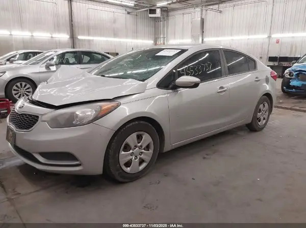 KNAFK4A67G5615184 2016 KIA FORTE - Image 2